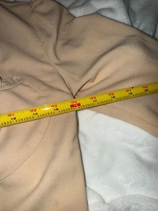 Forever 21 Nude Beigey Cutout Ruffle-Trim Long Sleeve Crop Top - Picture 4 of 6